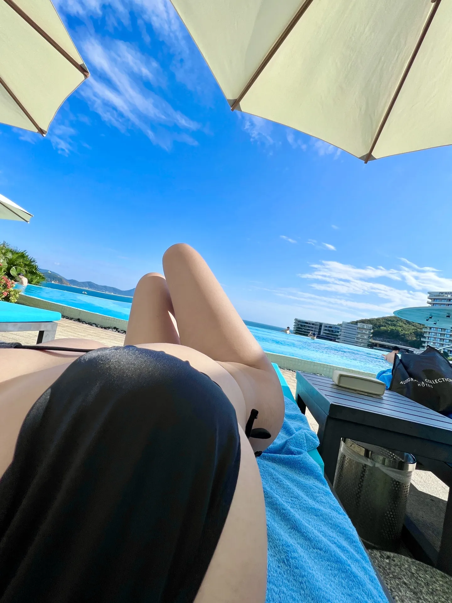 洁己u – 蓝天下的身材【9P】